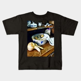 Squash - Butternut Squash in Kitchen Kids T-Shirt